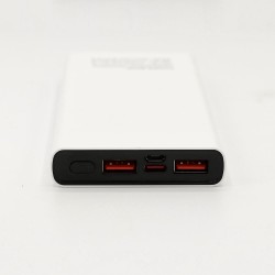 پاوربانک ADATA 20000 میلی‌آمپر با نمایشگر دیجیتال و شارژ سریع + کابل T